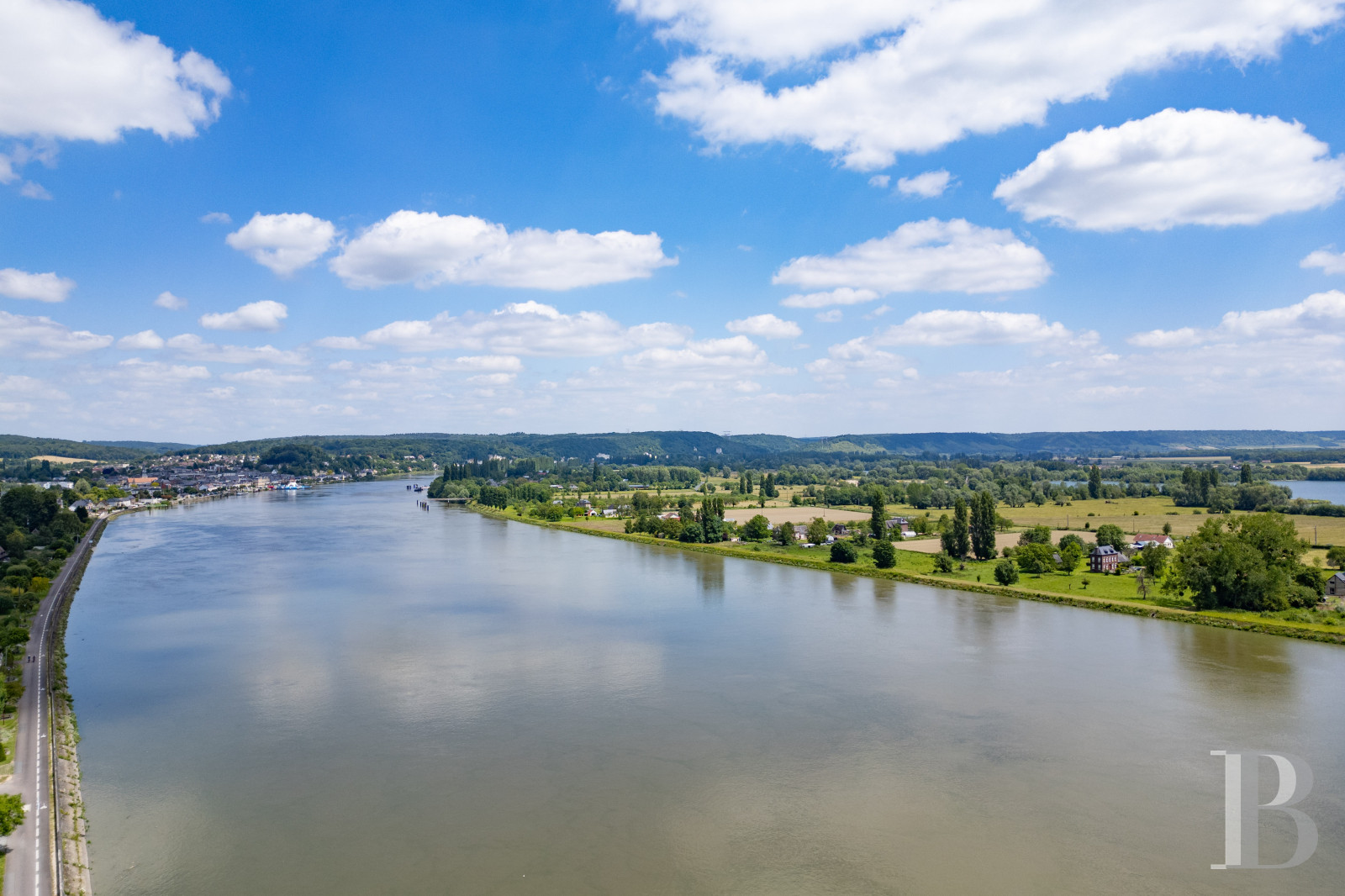 An Anglo-Norman-style villa in the Boucles de la Seine regional park in Normandy  - photo  n°3
